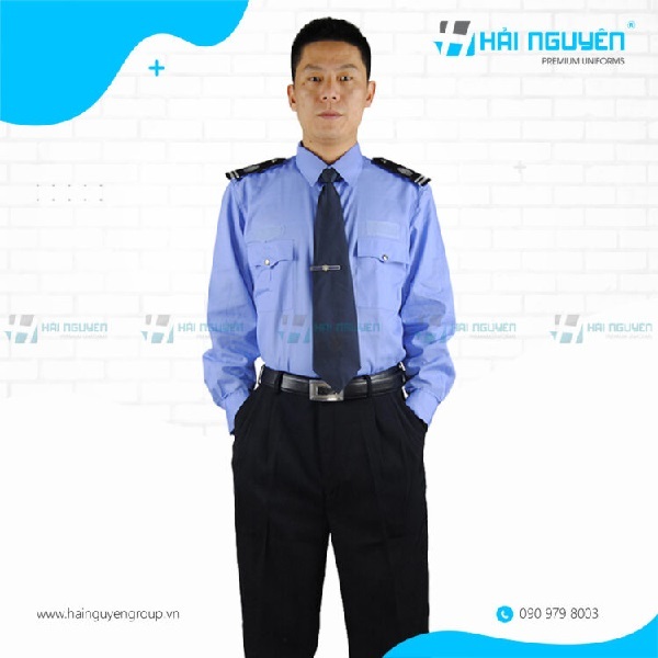 In áo đồng phục bảo vệ giúp dễ dàng nhận diện và tạo sự chuyên nghiệp