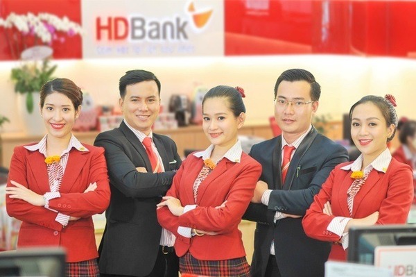 Sự kết hợp hài trong trong đồng phục của HDBank